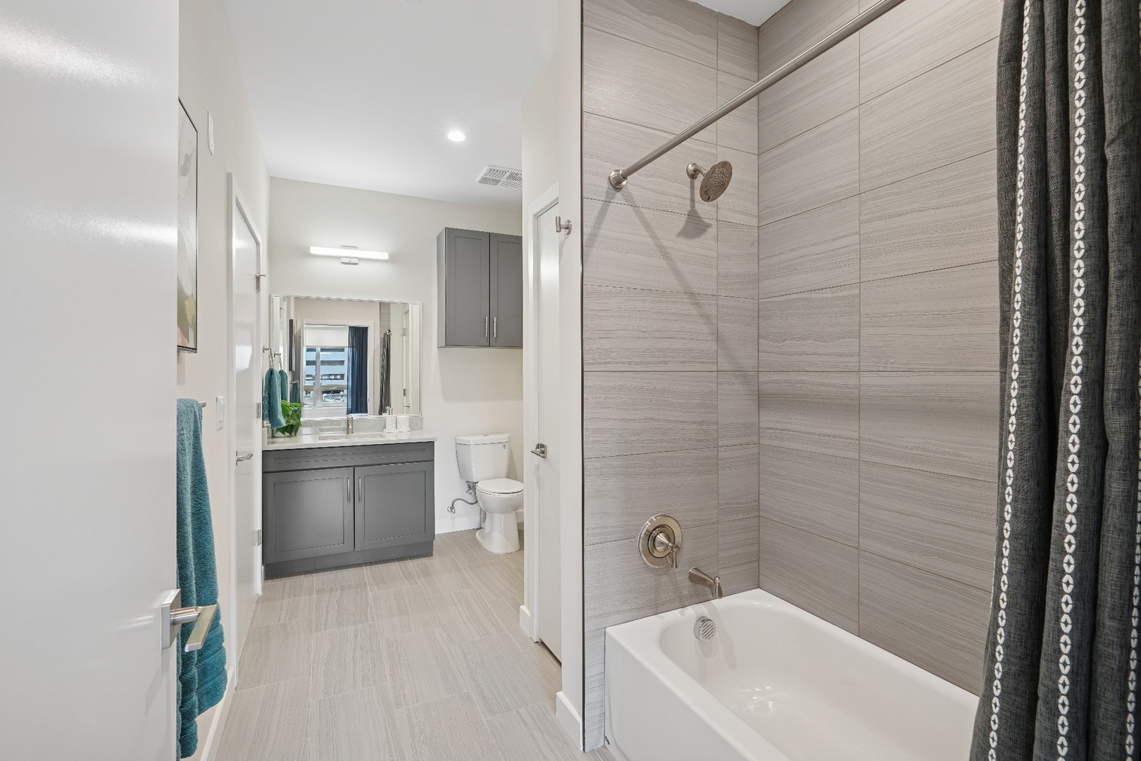 Embark_LuxuryCommunityApartments_Bathroom_EastOrangeNJ