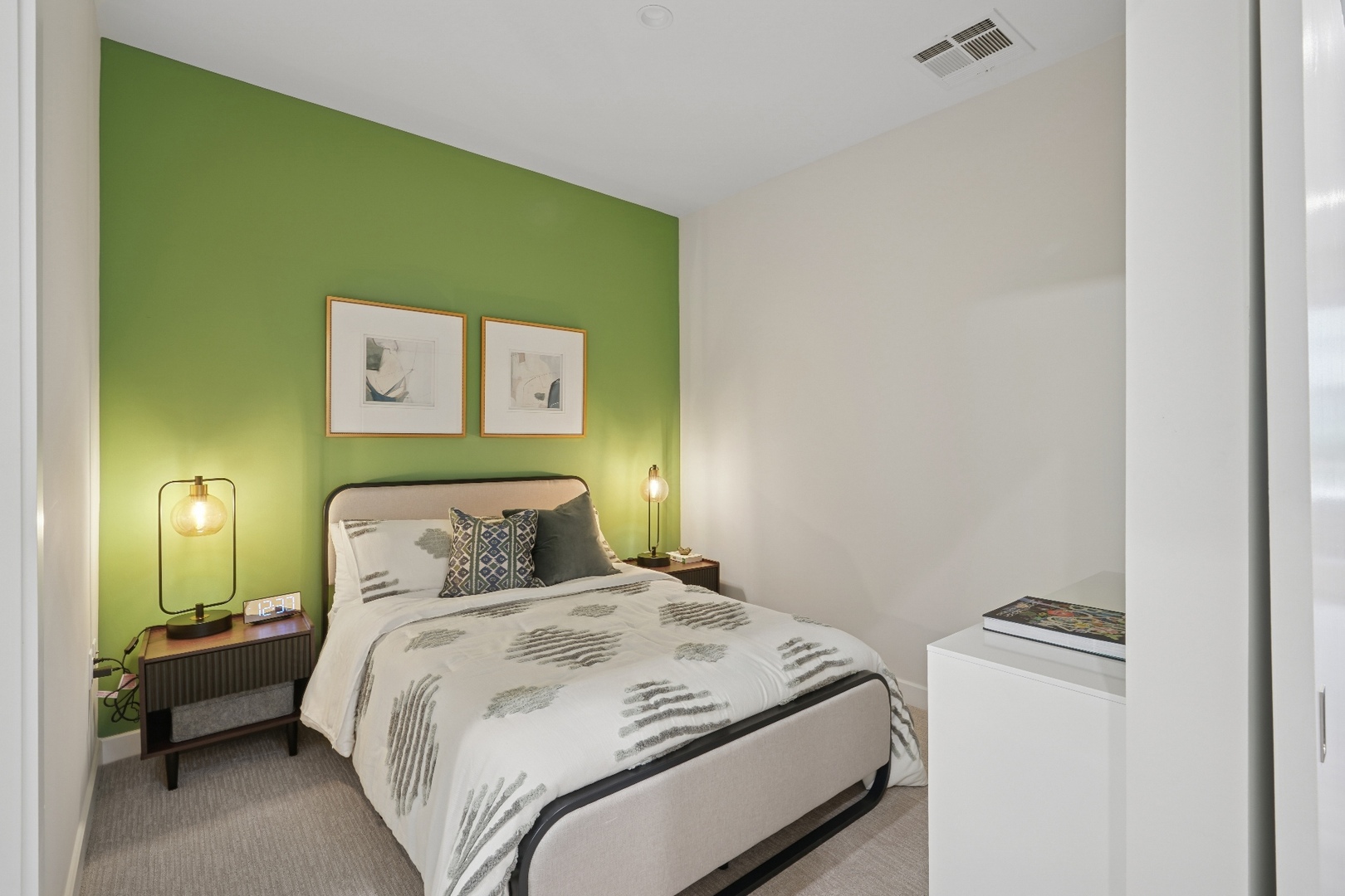 Embark_LuxuryCommunityApartments_Bedroom_EastOrangeNJ