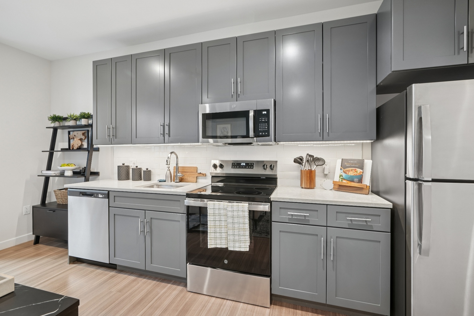 Embark_LuxuryCommunityApartments_Kitchen_EastOrangeNJ